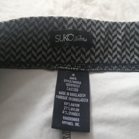 Suko Jeans Stretchy Chevron Print Pants NWOT - Picture 6 of 7
